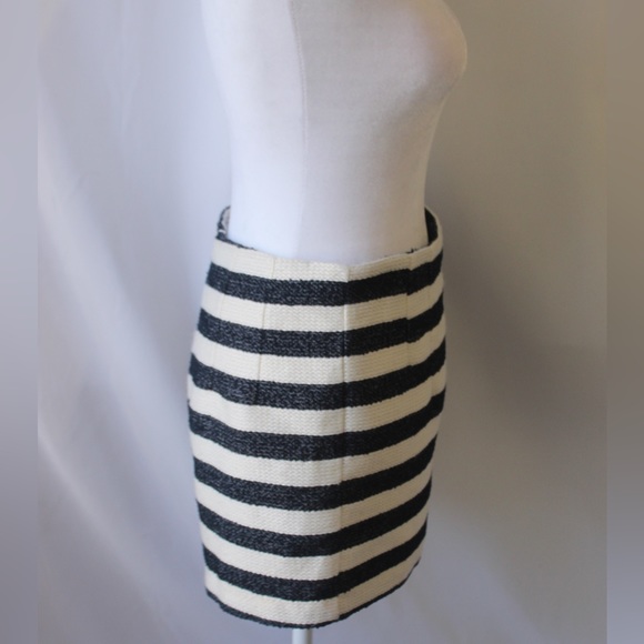 (EUC) BCBGeneration Nautical Shorts - Picture 6 of 8